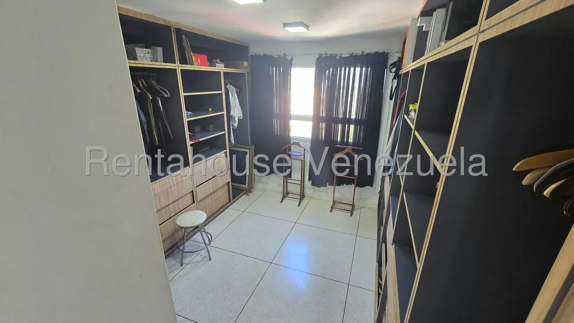 Apartamento (Duplex) en Venta en Colinas de Bello Monte, Distrito Metropolitano - 33