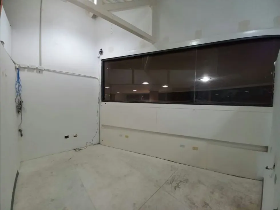 Se ofrece en Venta Local Comercial en CC Plaza La Boyera - 8