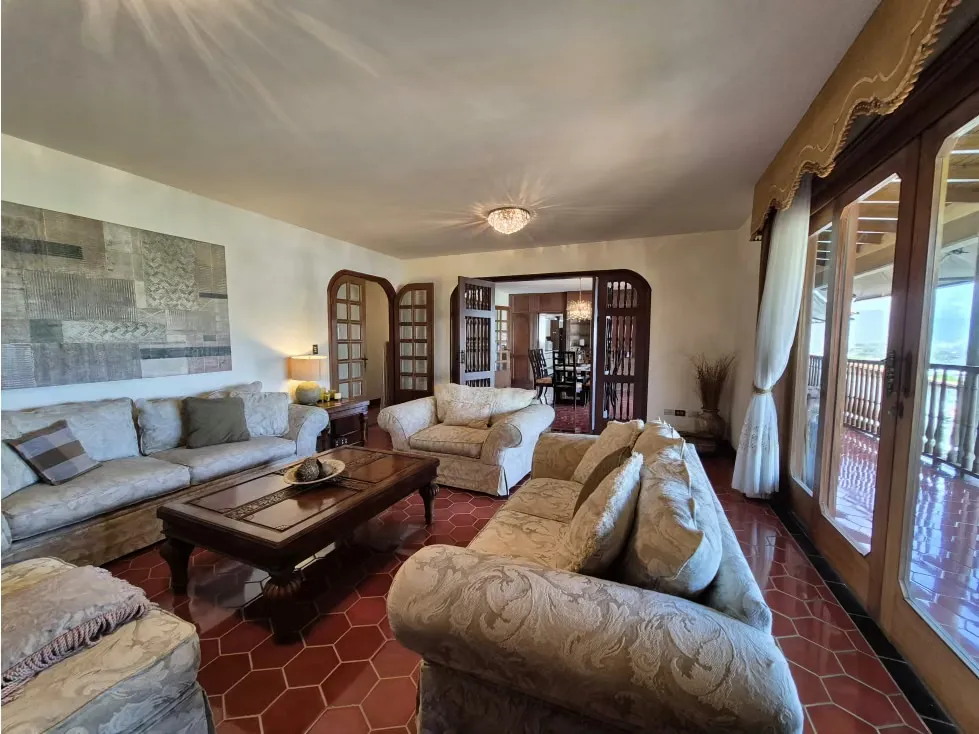 Vendo casa 550m2 Cumbres de Curumo 8930 - 30