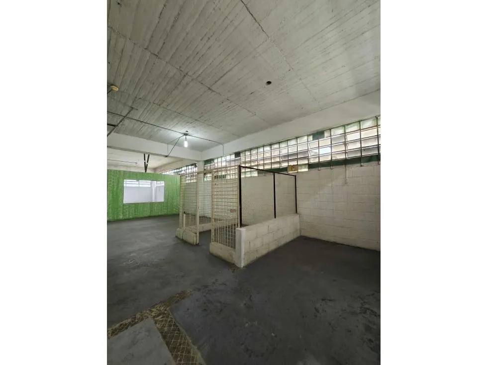 PISO INDUSTRIAL EN ALQUILER 377 M2- URB LEBRUN - 7