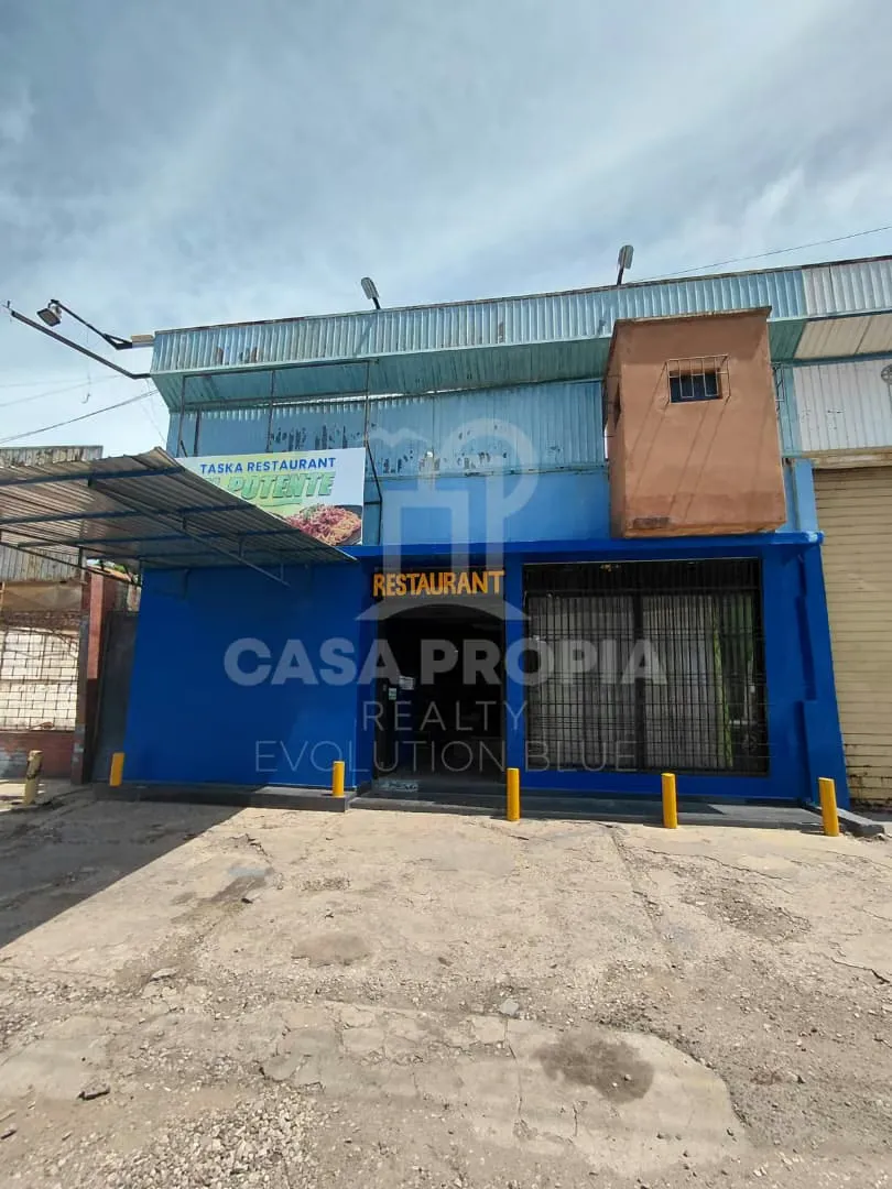 LOCAL COMERCIAL PARA RESTAURANTE U OTROS.