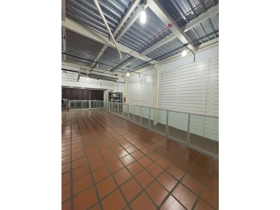 Local en alquiler 540m², Zona colonial Petare - 3