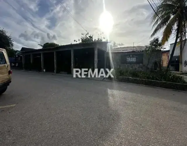 OPORTUNIDAD COMERCIAL: TERRENO Y LOCAL, EN AVENIDA 31 DE JULIO