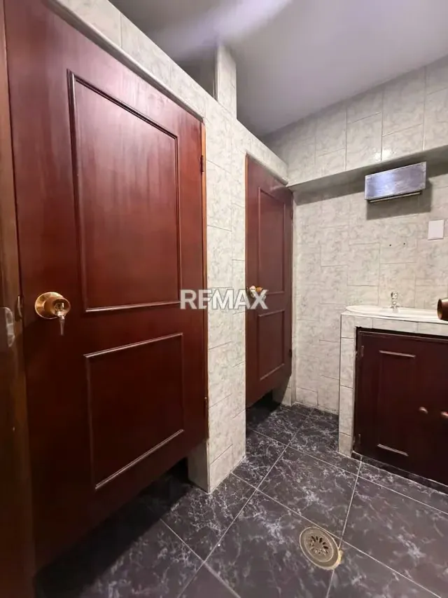 Alquiler de Local Comercial en Plena Av Lara de 350m2 - 12