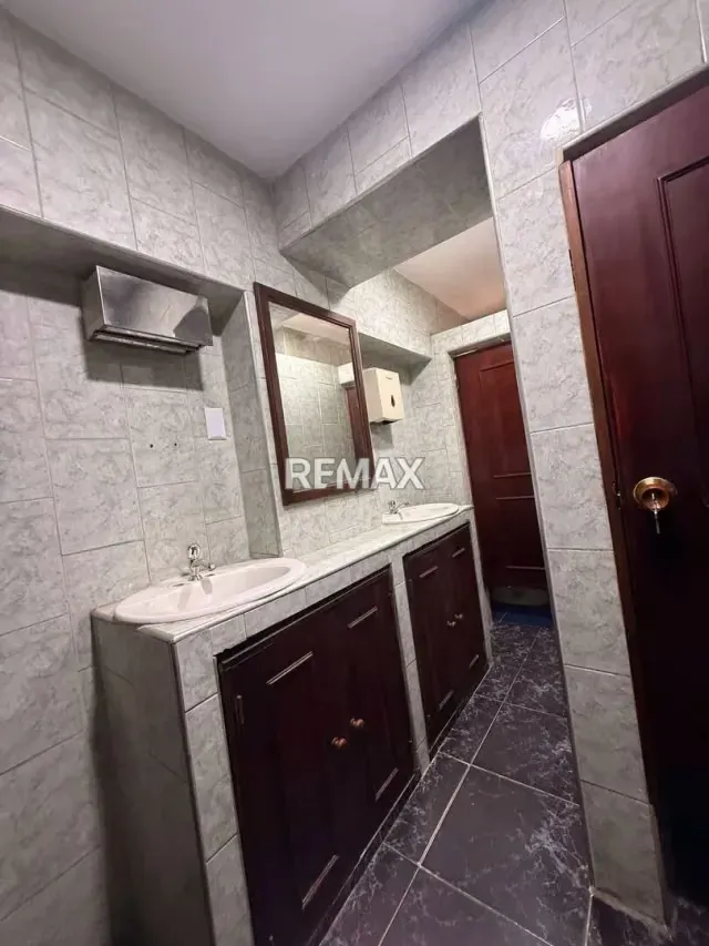 Alquiler de Local Comercial en Plena Av Lara de 350m2 - 13