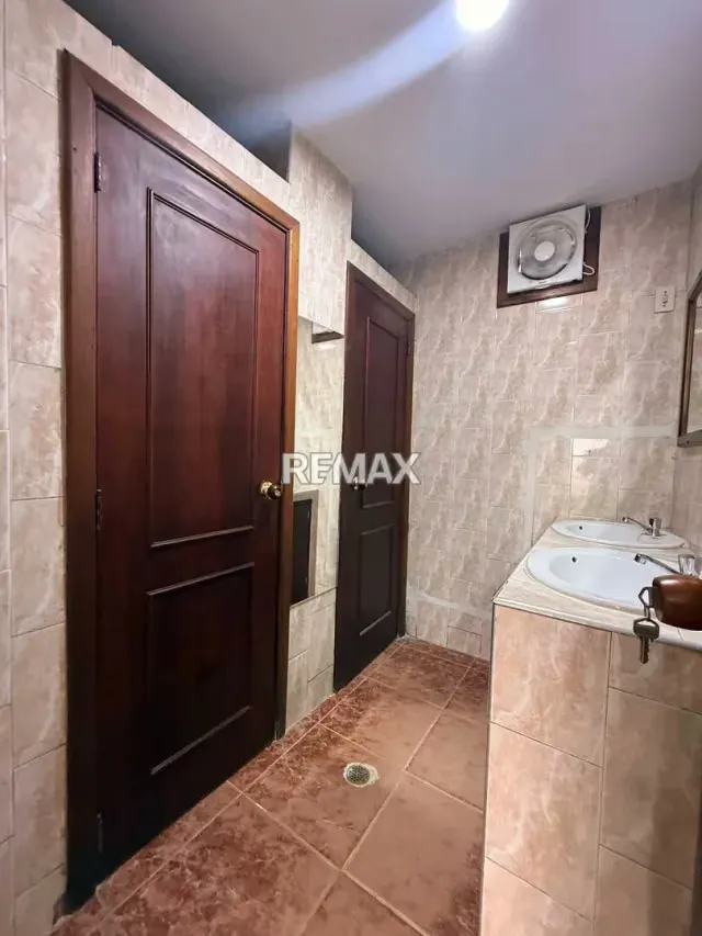 Alquiler de Local Comercial en Plena Av Lara de 350m2 - 6
