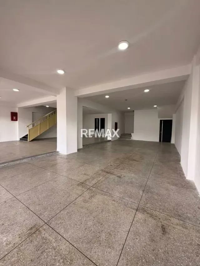 Alquiler de Local Comercial en Plena Av Lara de 350m2 - 8