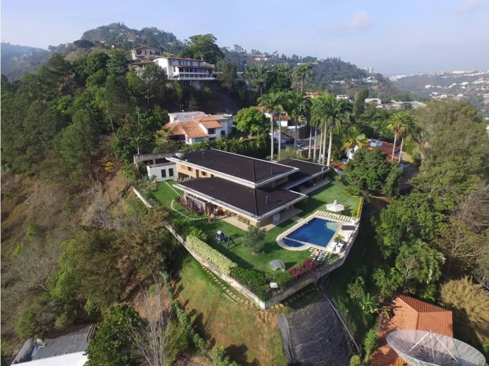 Se vende casa 780m2 7h/7b/8p Cerro Verde 6472 - 4