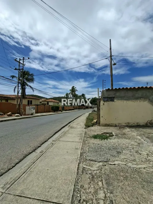 EN VENTA TOWNHOUSE EN AGUA DE VACA - 12