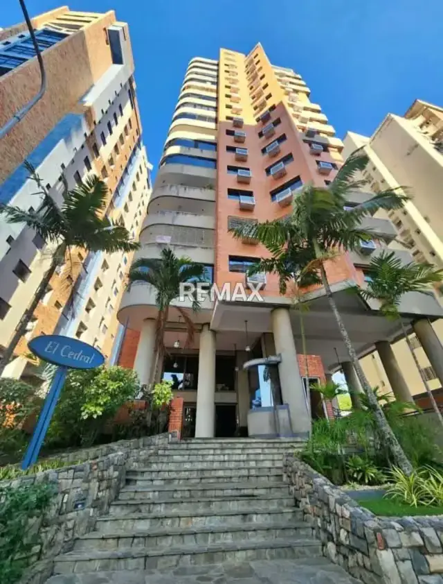 En alquiler Apartamento en el Bosque Valencia calle cerrada res. El Cedral