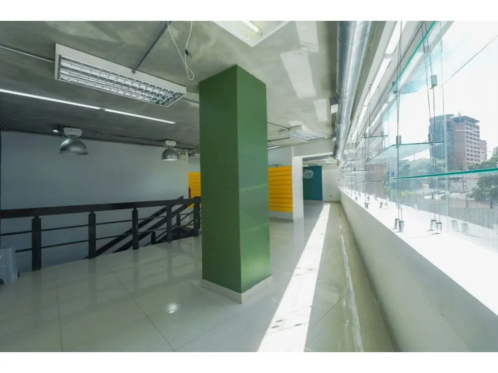 Local Comercial en venta de alto impacto. Av Francisco de Miranda - 19