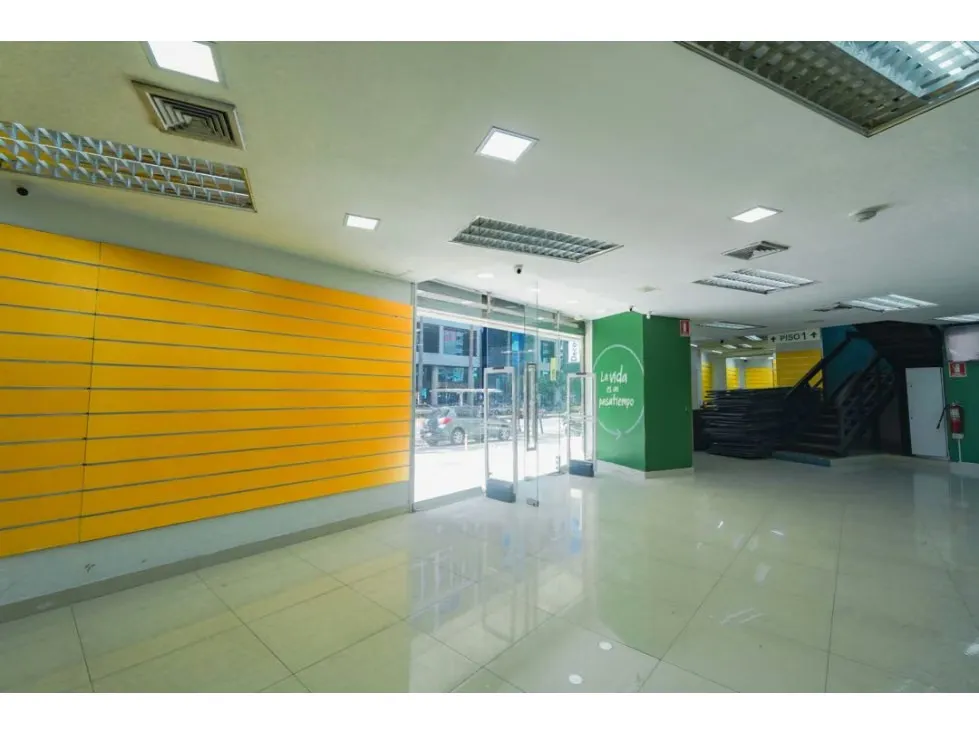Local Comercial en venta de alto impacto. Av Francisco de Miranda - 3