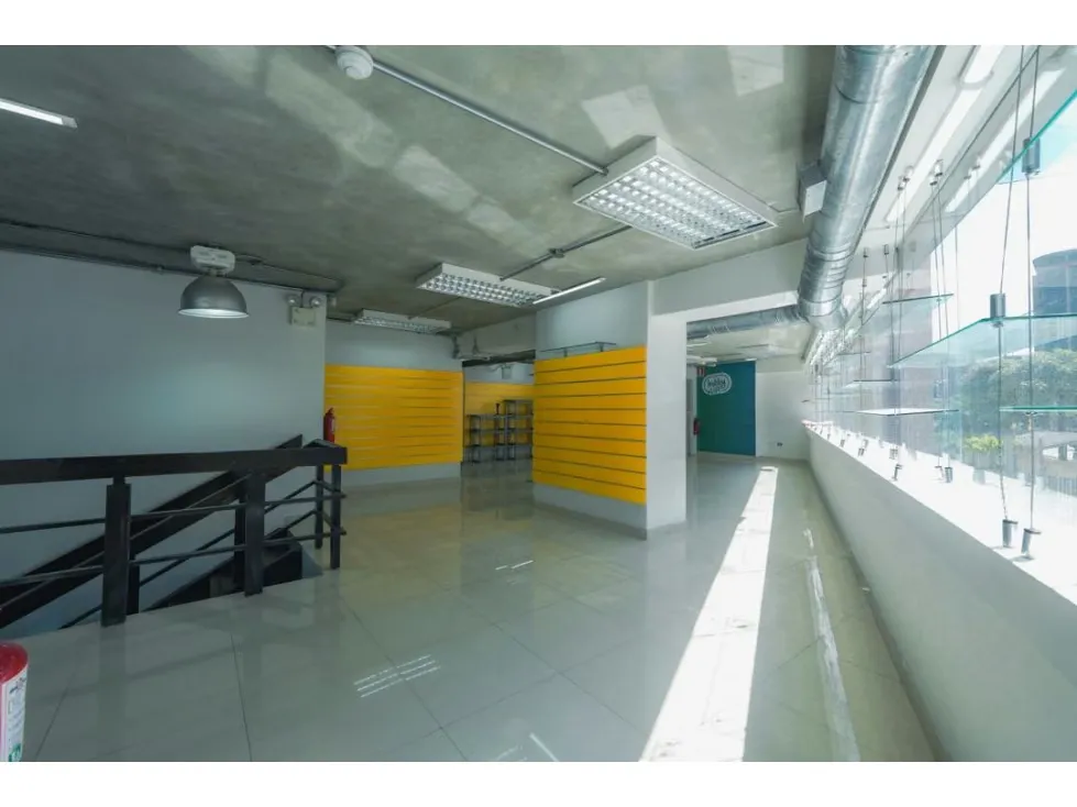 Local Comercial en venta de alto impacto. Av Francisco de Miranda - 21