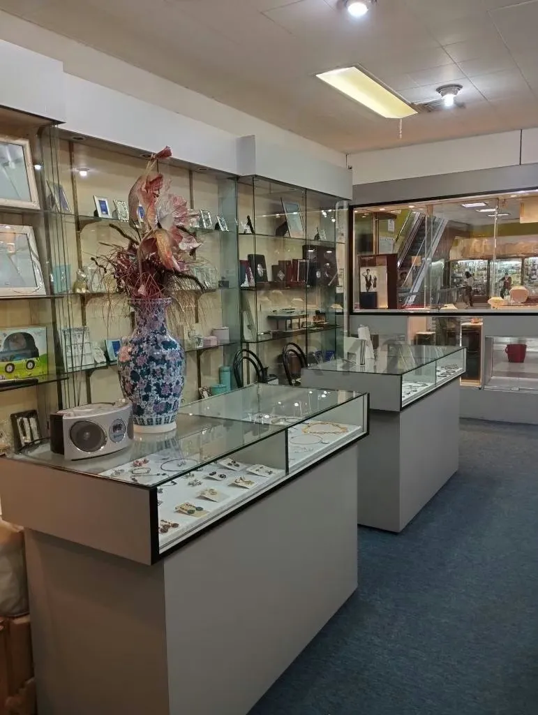SE ALQUILA LOCAL COMERCIAL EN EL CENTRO COMERCIAL MACARACUAY