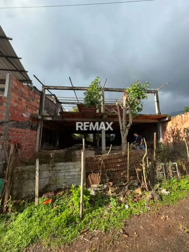 Terreno con avance de construcción ! Ubicado en el Páramo del junco - 3