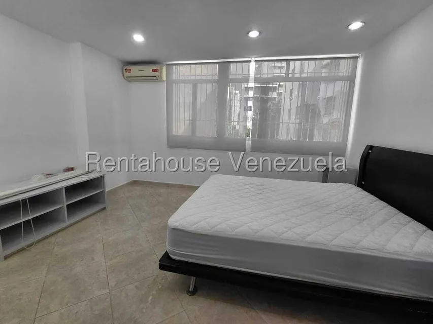 Apartamento (1 Nivel) en Alquiler en Los Palos Grandes, Distrito Metropolitano - 11