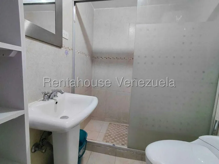 Apartamento (1 Nivel) en Alquiler en Los Palos Grandes, Distrito Metropolitano - 12