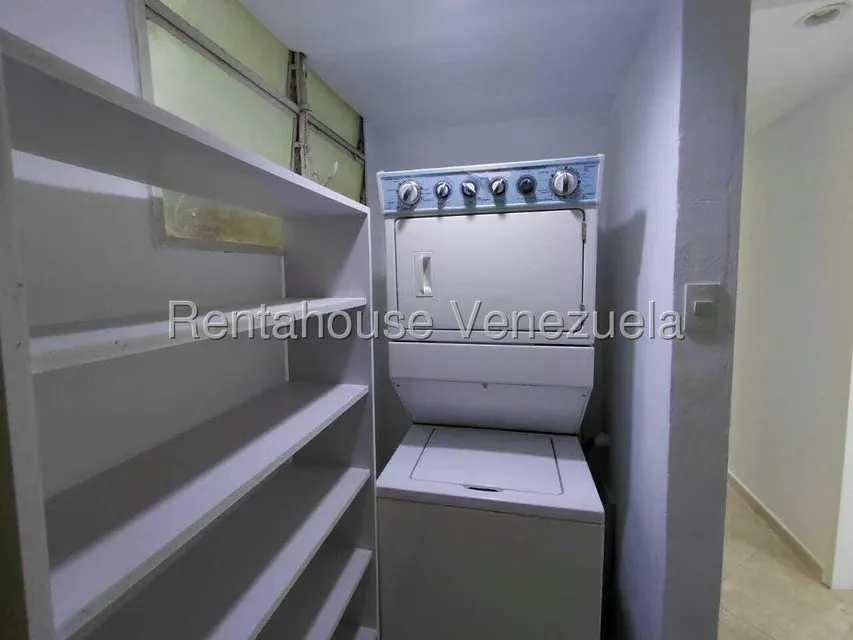 Apartamento (1 Nivel) en Alquiler en Los Palos Grandes, Distrito Metropolitano - 14