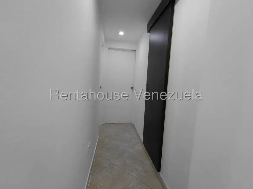 Apartamento (1 Nivel) en Alquiler en Los Palos Grandes, Distrito Metropolitano - 15