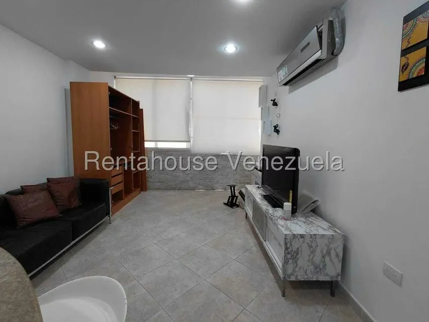 Apartamento (1 Nivel) en Alquiler en Los Palos Grandes, Distrito Metropolitano - 4