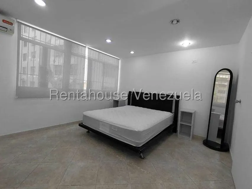 Apartamento (1 Nivel) en Alquiler en Los Palos Grandes, Distrito Metropolitano - 9