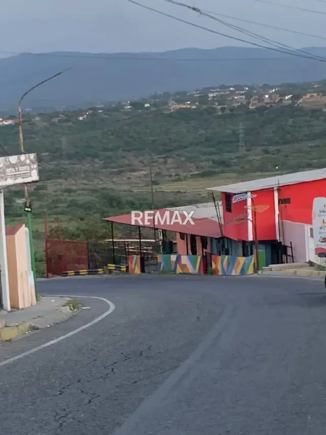 Casa con Locales Comerciales en venta