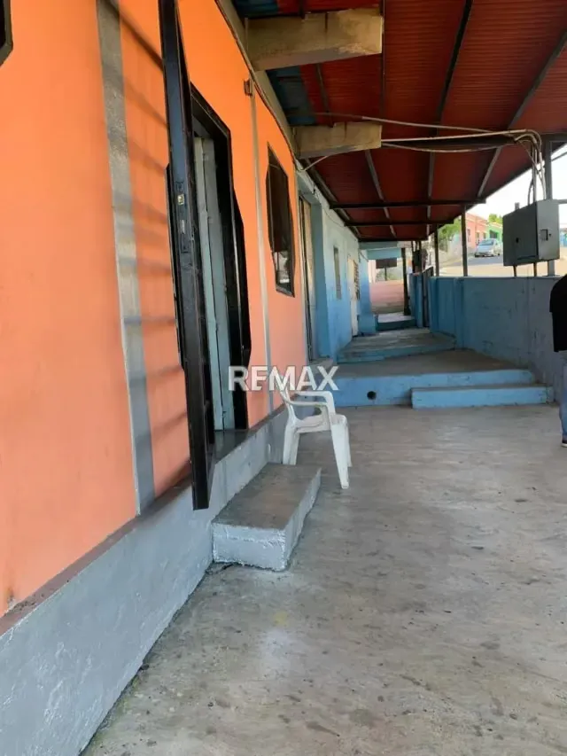 Casa con Locales Comerciales en venta - 2