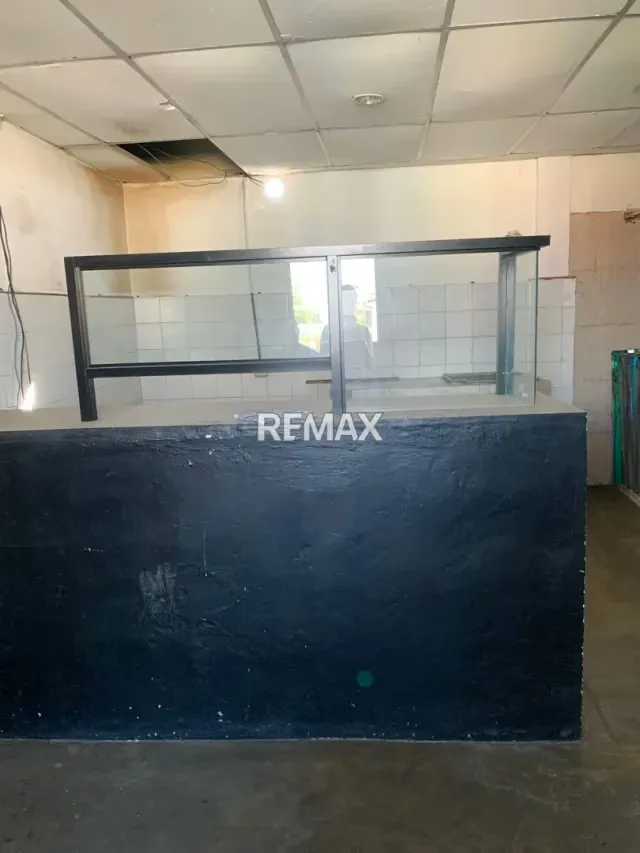 Casa con Locales Comerciales en venta - 4
