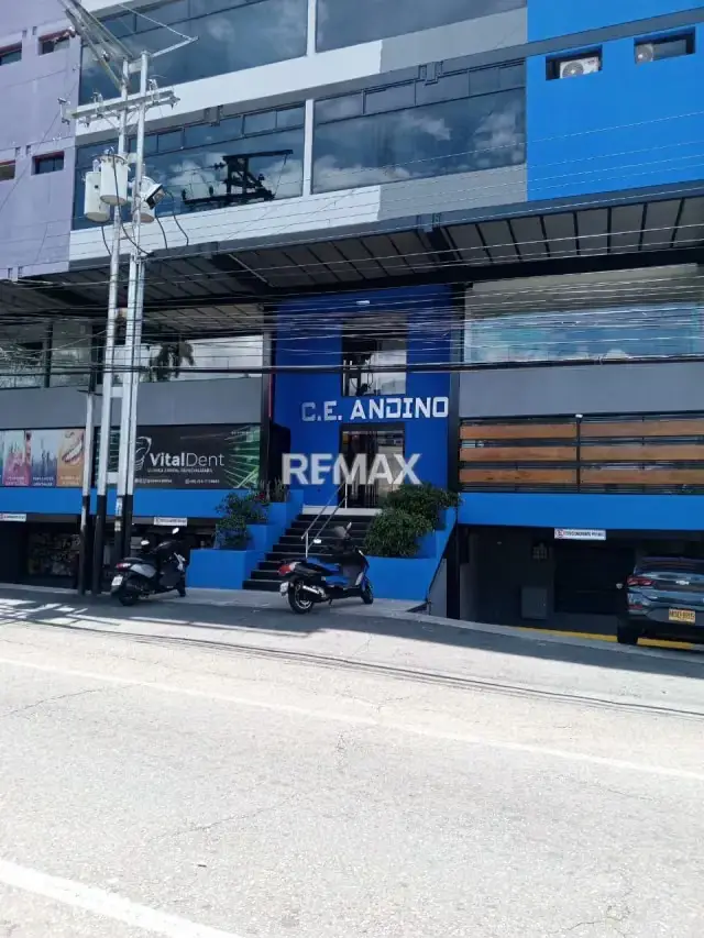 En Alquiler Local Comercial en el CC Andino Ubicado en la calle 9 con carrera 20 de Barrio Obrero