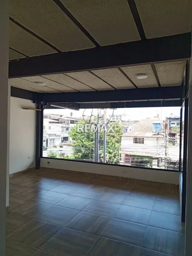 En Alquiler Local Comercial en el CC Andino Ubicado en la calle 9 con carrera 20 de Barrio Obrero - 11