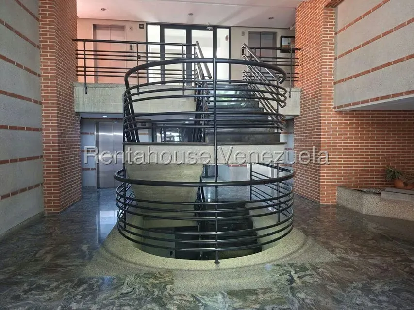 Apartamento (1 Nivel) en Alquiler en El Rosal, Distrito Metropolitano - 2