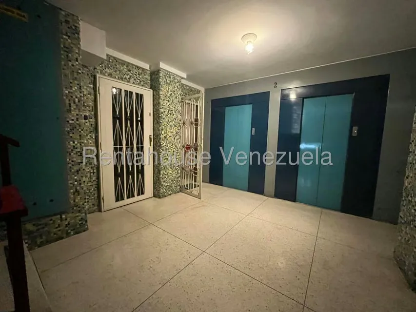 Apartamento (1 Nivel) en Venta en El Marques, Distrito Metropolitano - 3