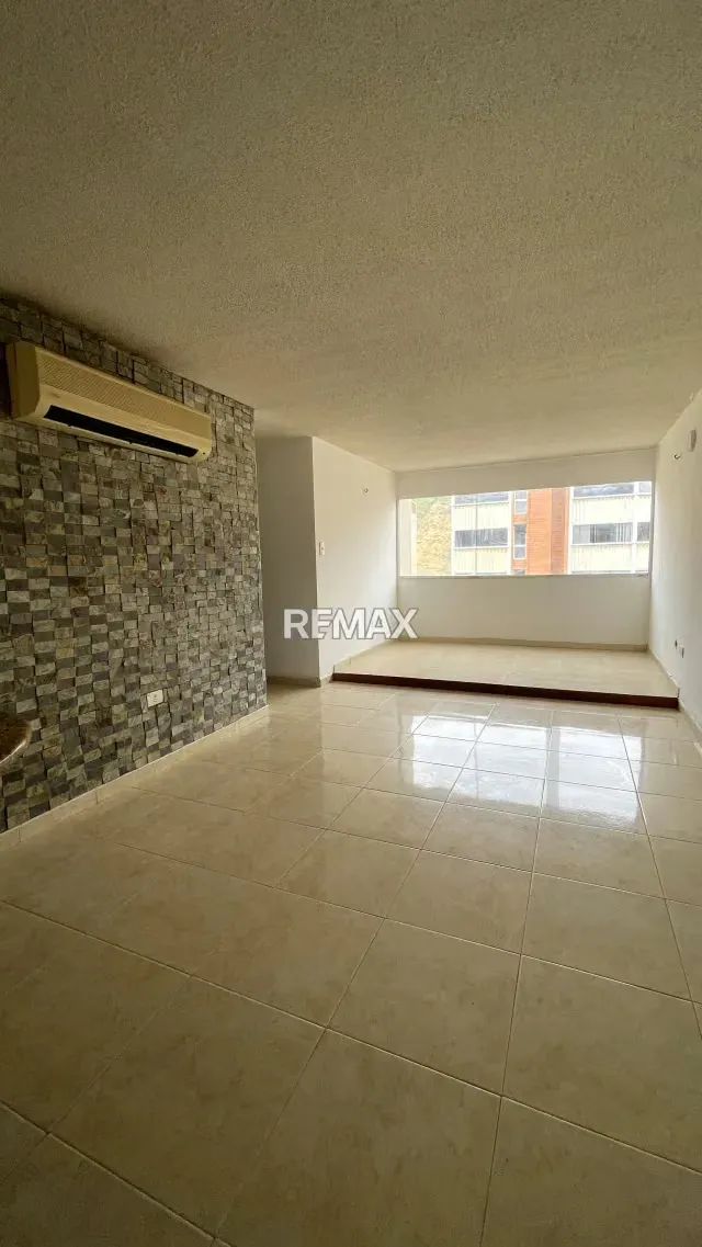 Apartamento en venta para remodelar Conjunto Residencial Alto Guaica - 2