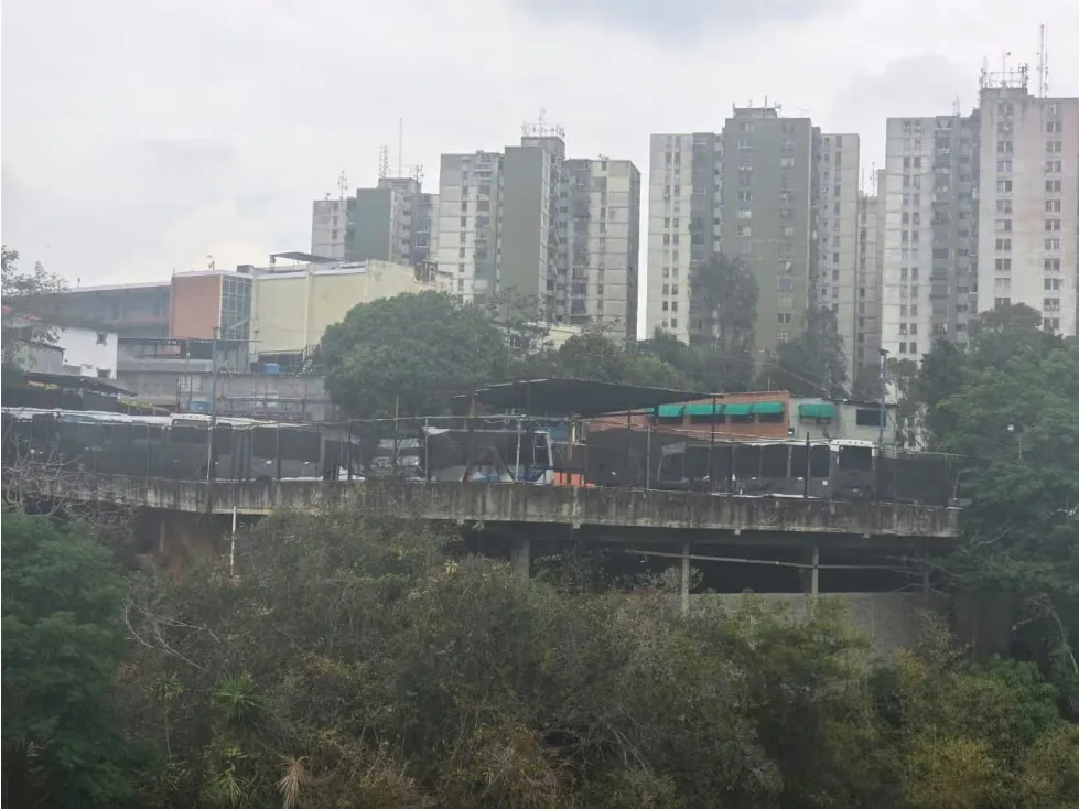 VENTA DE TERRENO, ESTACIONAMIENTO EN LAS MINAS DE BARUTA 4.319 M2 - 20