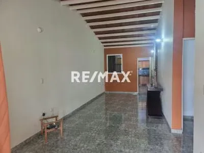 En Venta Hermosa casa de dos pisos ubicada en la urbanizacion Agua clara - 3