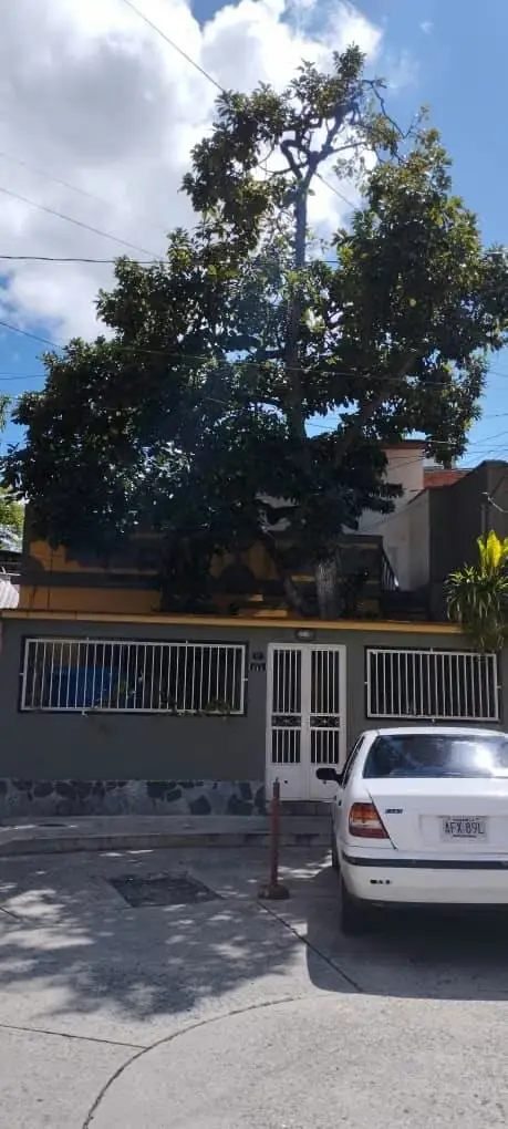 Cómodo anexo con vista al Ávila