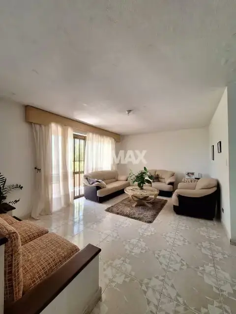EN VENTA AMPLIA CASA EN LA URB. SABANAMAR