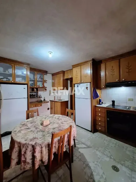 EN VENTA AMPLIA CASA EN LA URB. SABANAMAR - 8