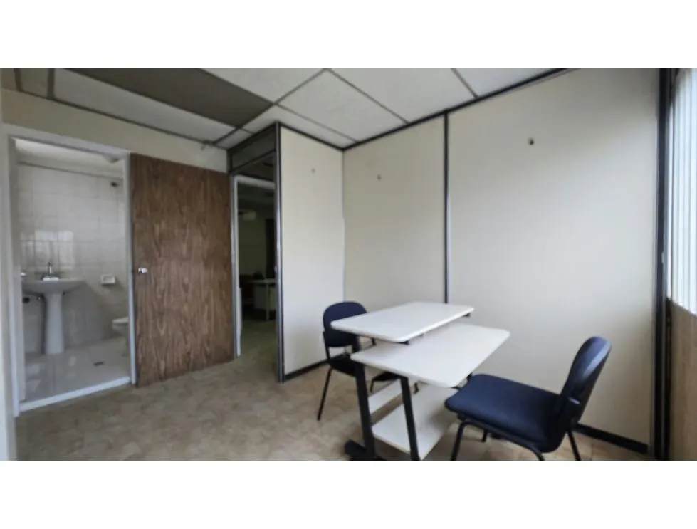 Alquilo oficina 52m2 Av. Casanova, Instituto Médico del Este 8373 - 2