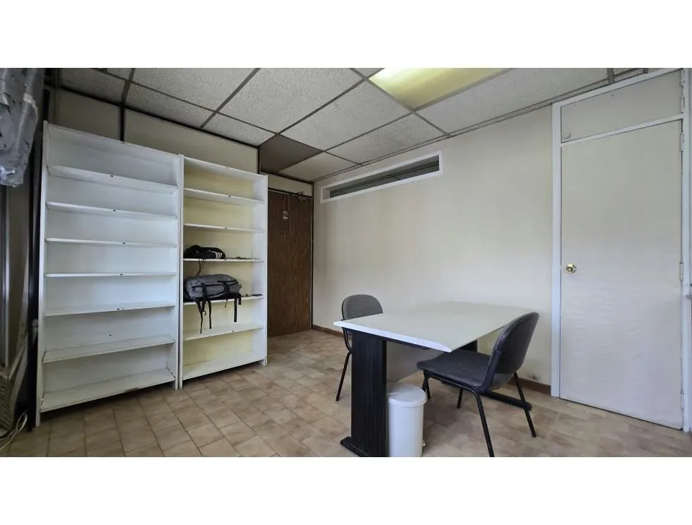 Alquilo oficina 52m2 Av. Casanova, Instituto Médico del Este 8373 - 4