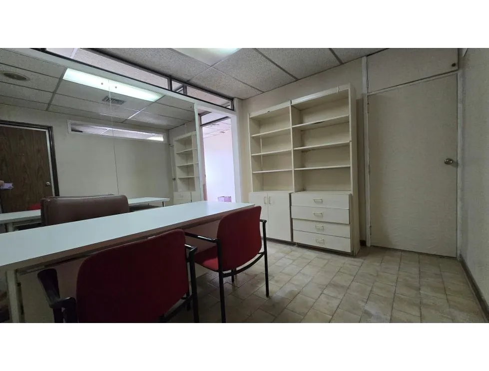 Alquilo oficina 52m2 Av. Casanova, Instituto Médico del Este 8373 - 6