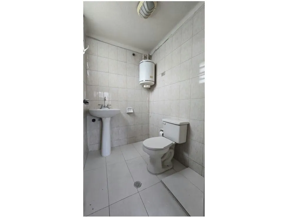 Alquilo oficina 52m2 Av. Casanova, Instituto Médico del Este 8373 - 10