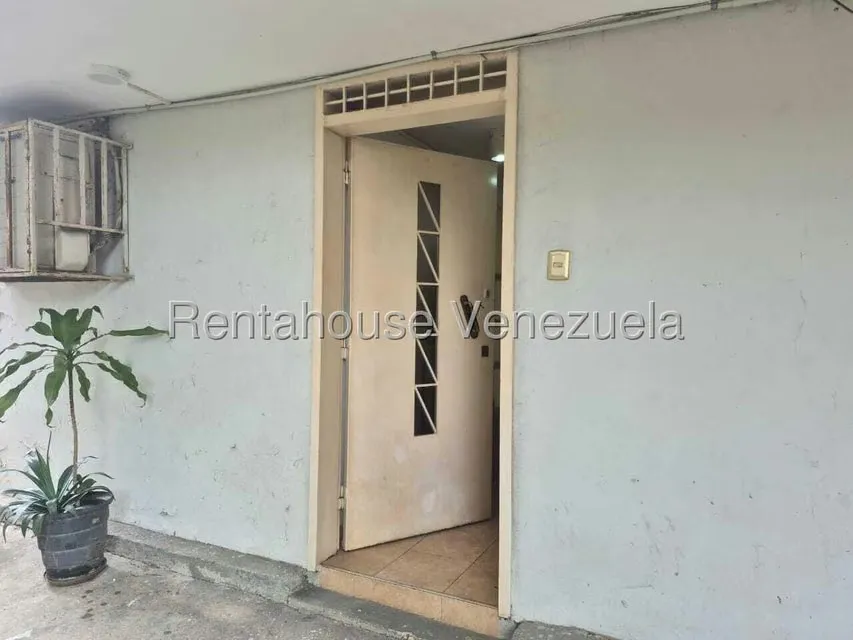 Apartamento (Planta Baja) en Venta en San Bernardino, Distrito Metropolitano - 2