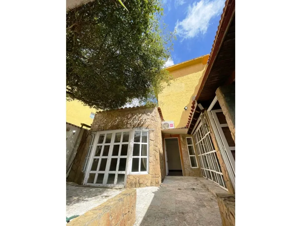 CASA - LA LAGUNITA - 340 Mts2 - 2