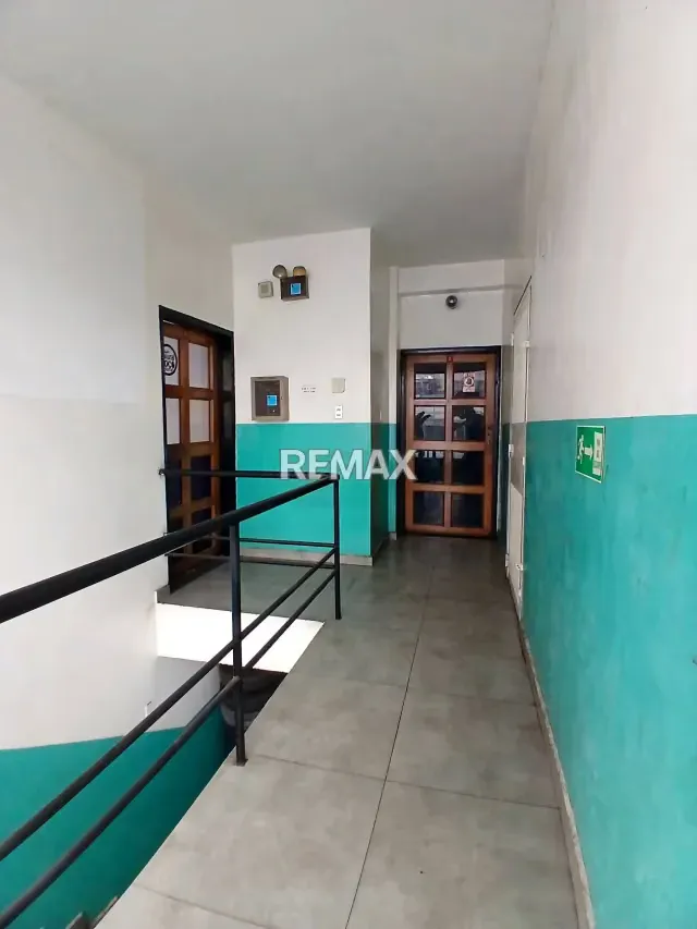 EDIFICIO COMERCIAL - 10