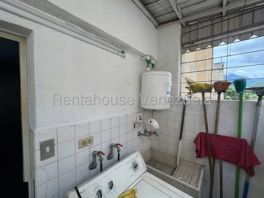 Apartamento (1 Nivel) en Alquiler en Colinas de Santa Monica, Distrito Metropolitano - 12