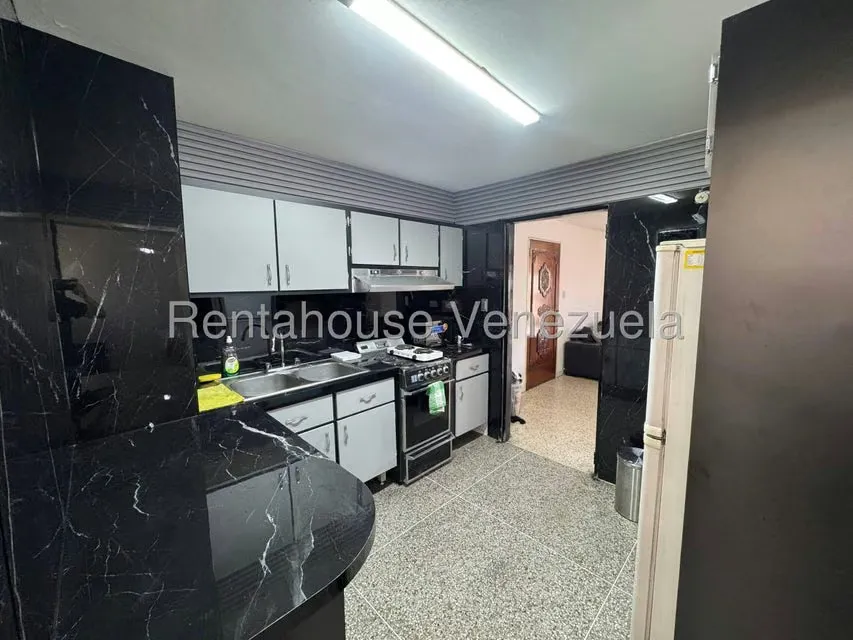 Apartamento (1 Nivel) en Alquiler en Colinas de Santa Monica, Distrito Metropolitano - 13