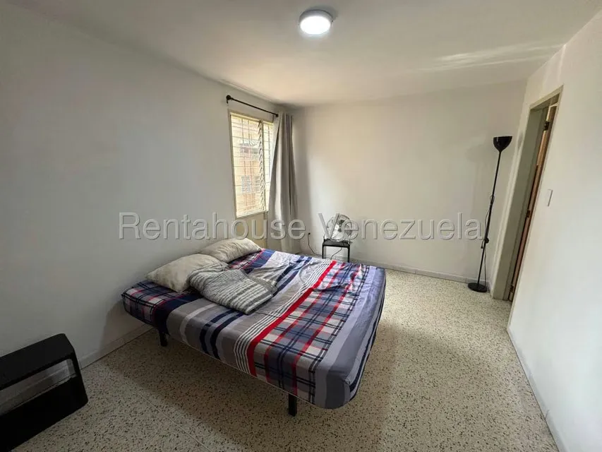 Apartamento (1 Nivel) en Alquiler en Colinas de Santa Monica, Distrito Metropolitano - 18