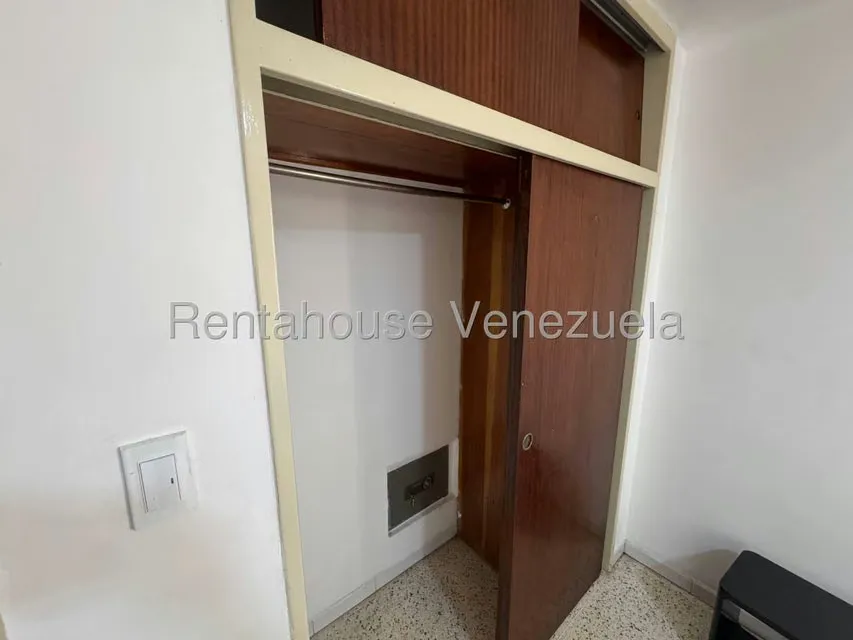 Apartamento (1 Nivel) en Alquiler en Colinas de Santa Monica, Distrito Metropolitano - 19