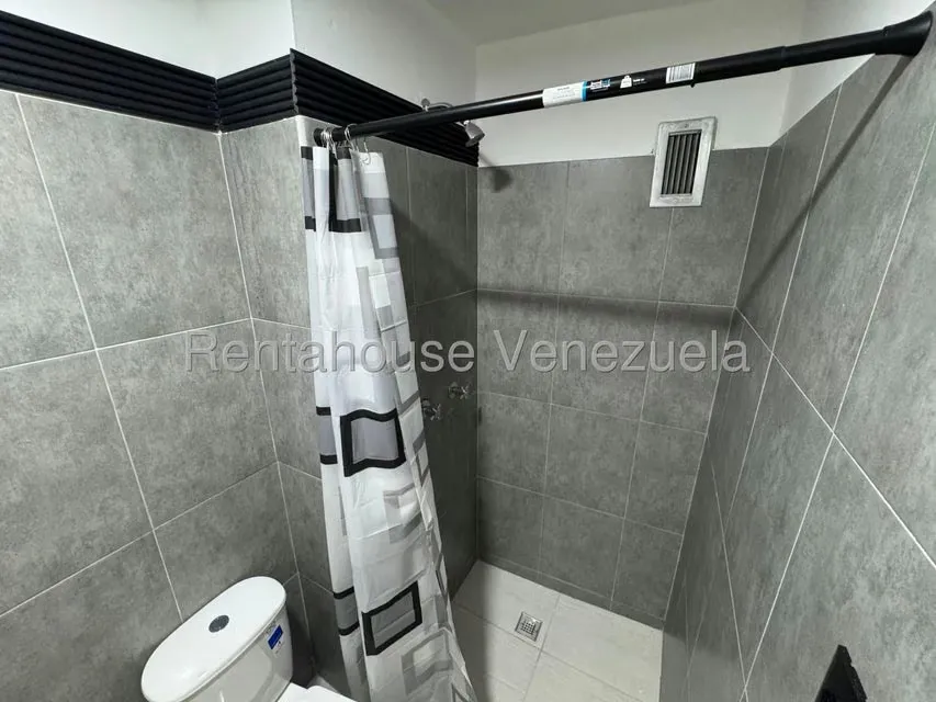 Apartamento (1 Nivel) en Alquiler en Colinas de Santa Monica, Distrito Metropolitano - 20